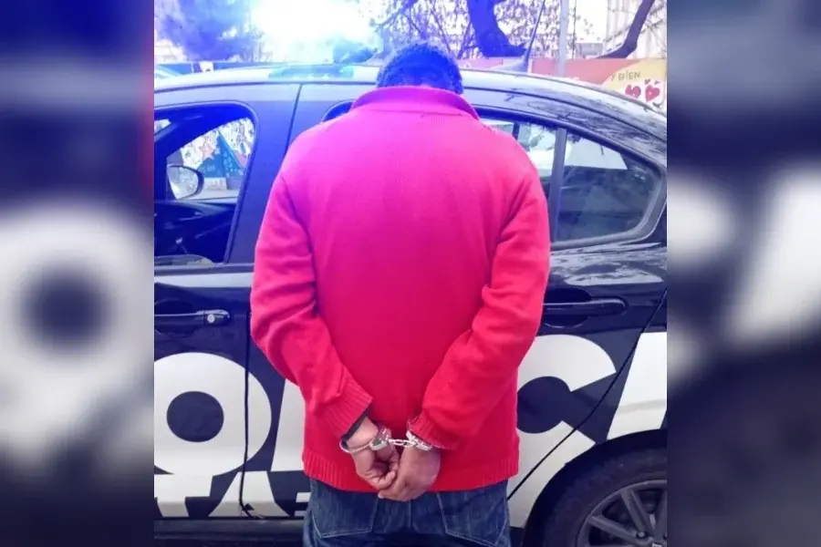 Detuvieron por exhibicionismo en barrio Echesortu a un hombre con pedido de captura