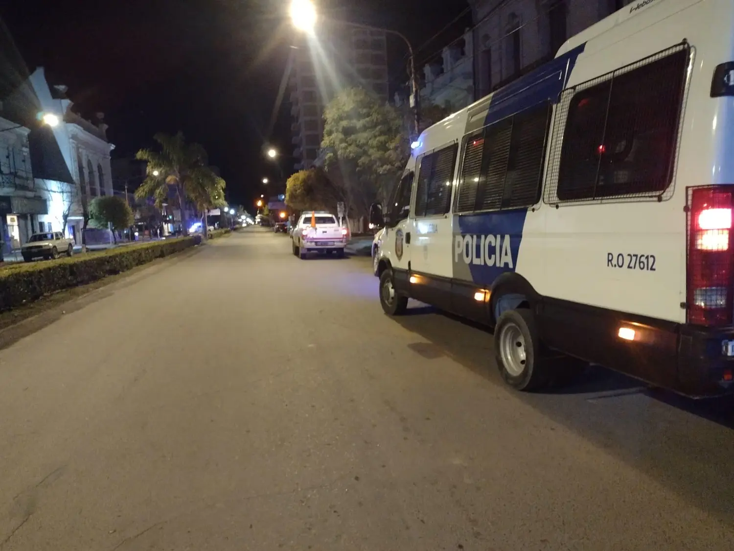 Un aprehendido tras incidentes a la salida de un local nocturno