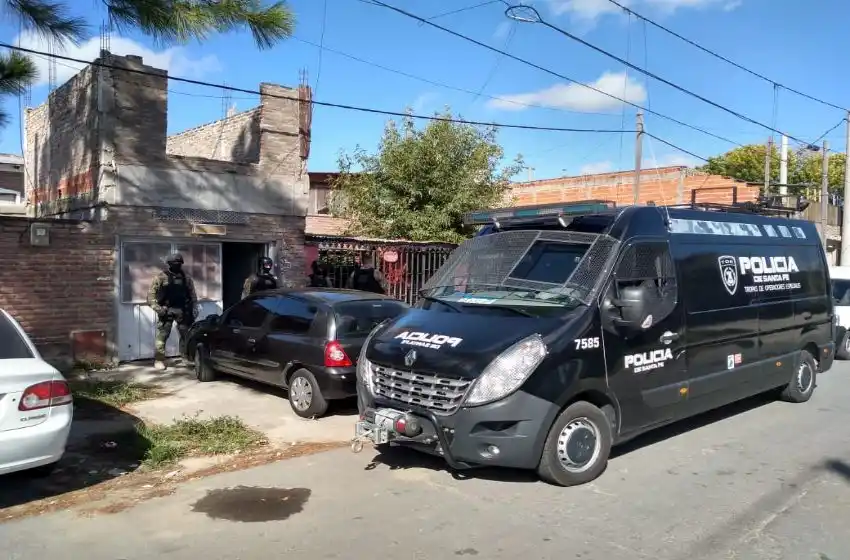 Secuestraron estupefacientes y elementos policiales en un allanamiento vinculado con la causa de Esteban Alvarado