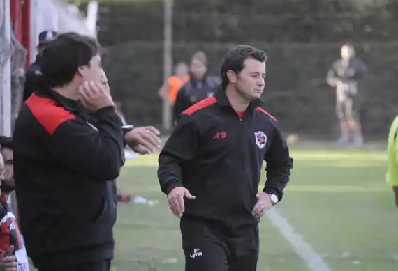 Gerardo Villar y su marca en el fútbol tandilense como entrenador de Independiente