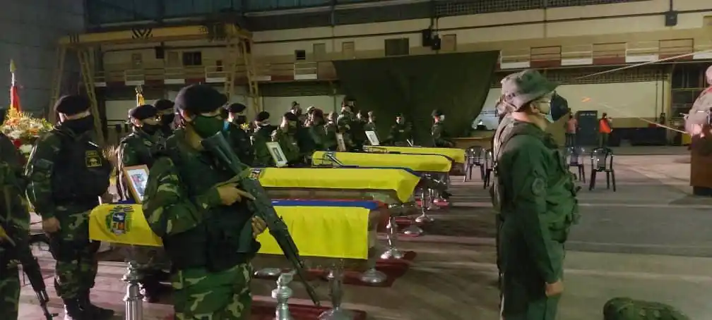 EN FOTOS: rindieron homenaje a militares caídos en enfrentamientos en Apure