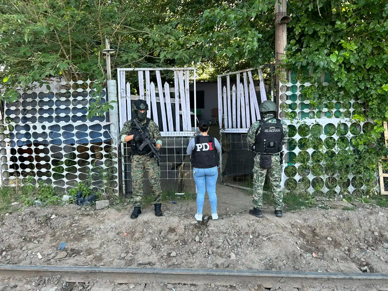 Más de 50 allanamientos con detenidos en la región por las balaceras en Rosario