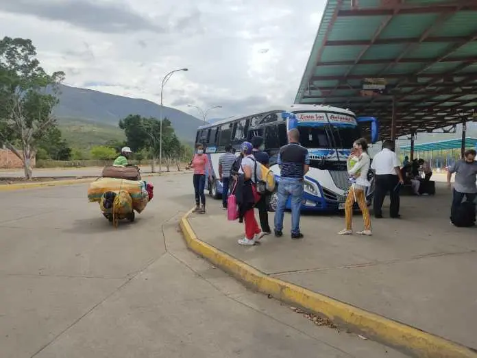 Reactivadas rutas en la frontera: retornados tienen acceso al transporte público