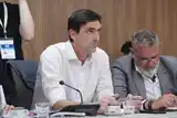 "Busca maximizar la renta y el beneficio en pocas manos, en detrimento de los usuarios comunes"
