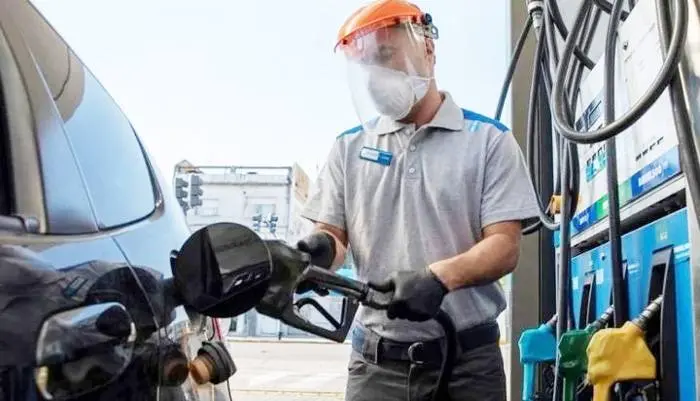 YPF lanza un descuento del 15% en todos los combustibles para el personal de la salud