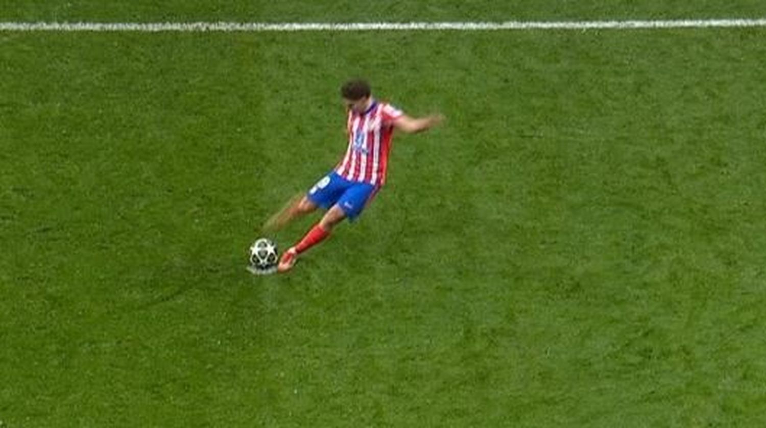 El polémico penal anulado a Julián Álvarez que le costó la eliminación al Atlético de Madrid