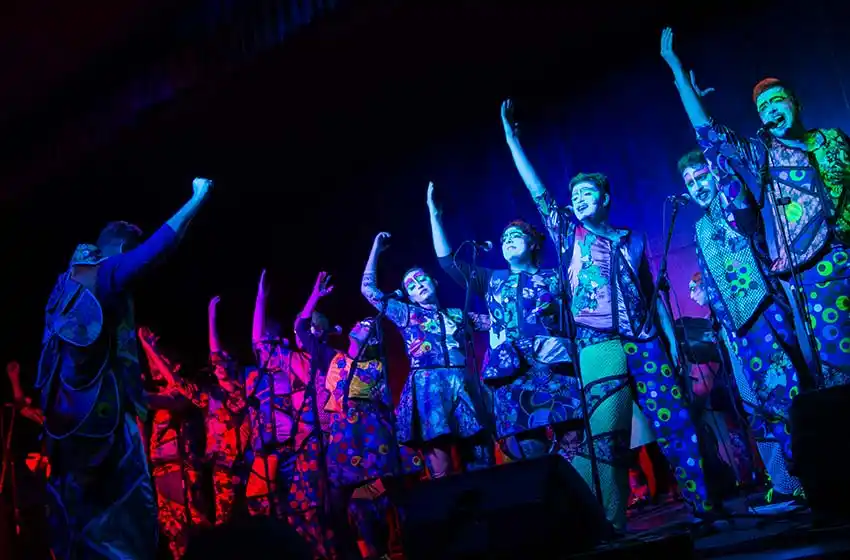 Música, humor y teatro: el arte de «Los vecinos re contentos»