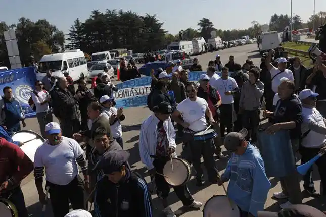 Bloqueo total de SUTCA a la planta de Coca Cola en Berazategui