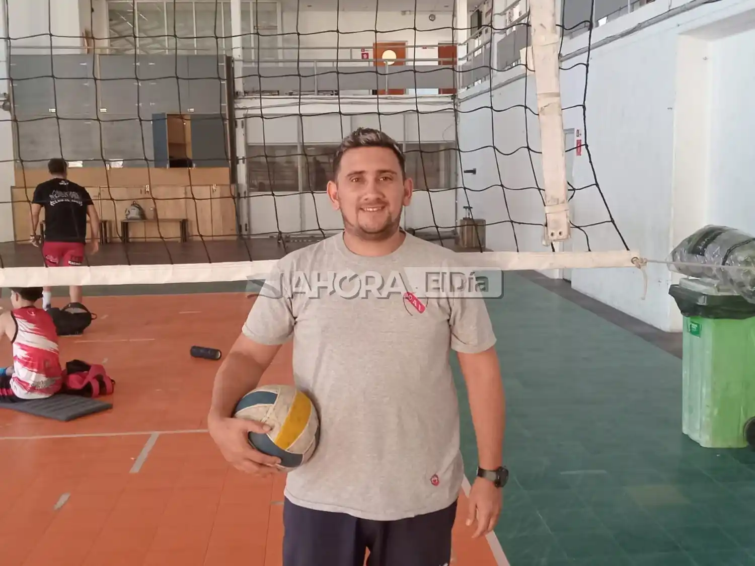 El DT Castro previó a iniciar un entrenamiento en la semana ya con todo el plantel completo.