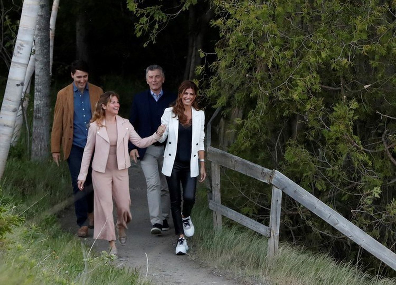 Agárrense de las manos: el particular protocolo de Juliana Awada durante el G20