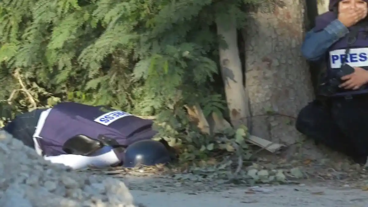 PERIODISMO INTERNACIONAL DE LUTO: matan de un tiro a periodista de Al-Jazeera mientras cubría conflicto en Yenín