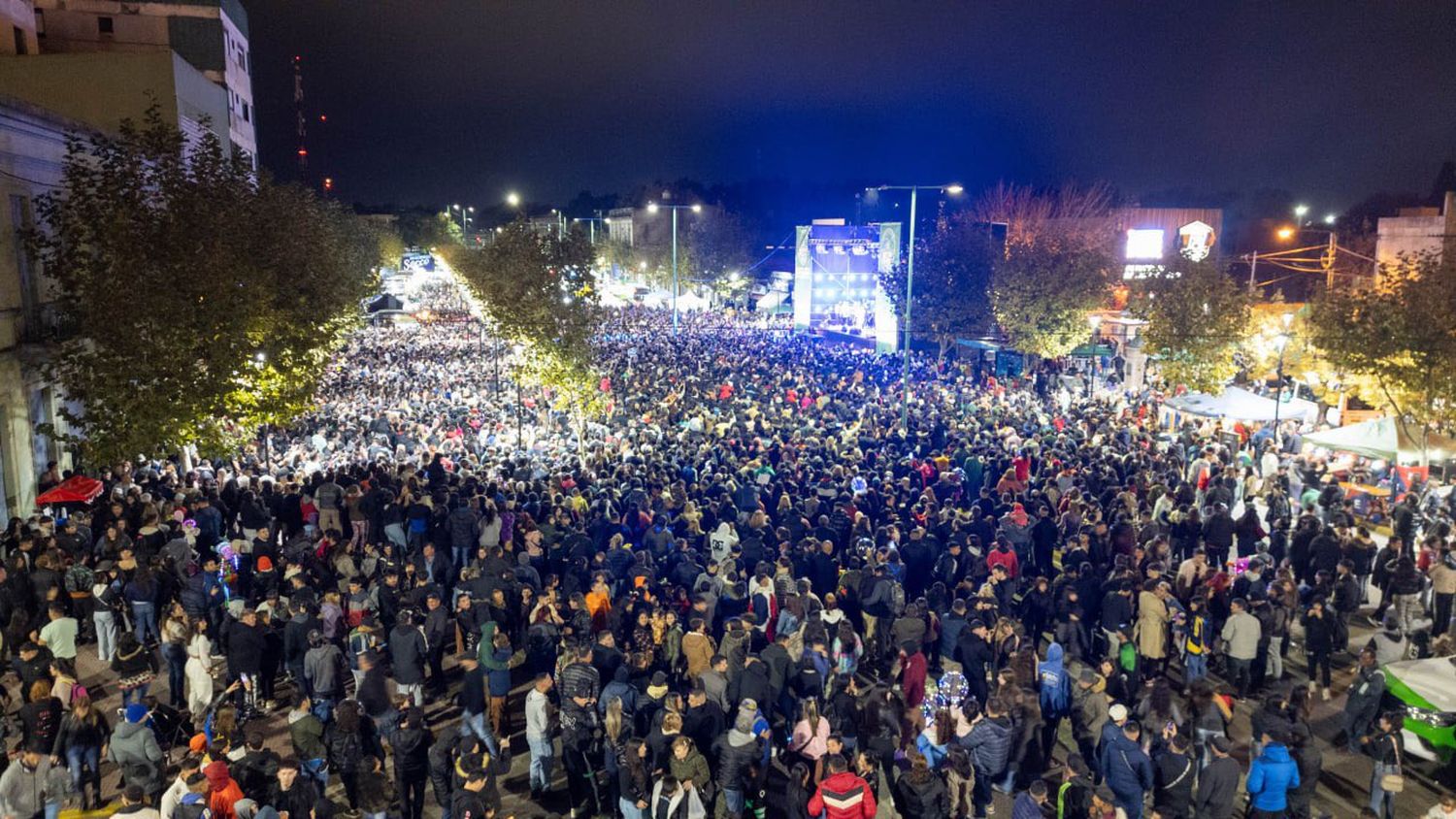 Una multitud participó de la celebración por los 223 años de Ensenada.