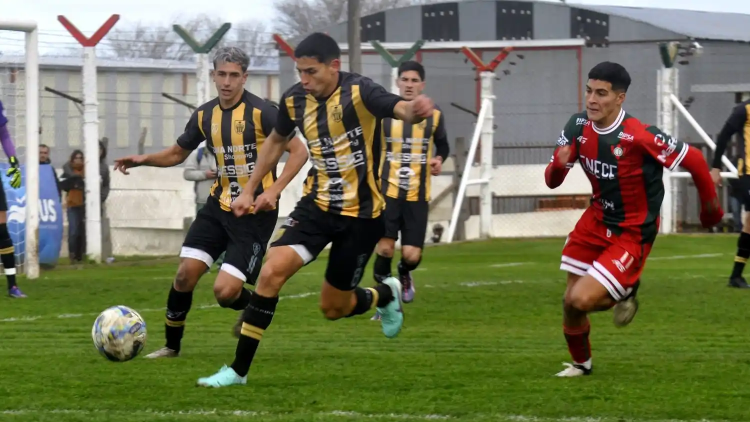 Corrida de Lautaro Arregui, en la derrota del sábado en Otamendi. (Foto de Martín Angelini, prensa de Círculo Deportivo).