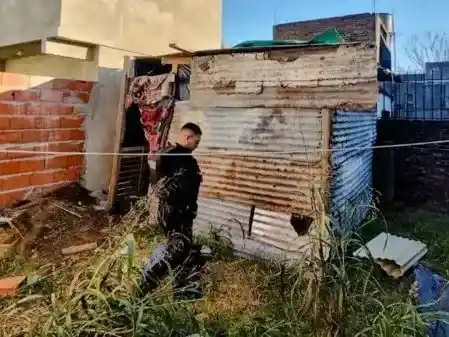 Encontraron a un nene de un año abandonado y desnudo: sus padres estaban borrachos