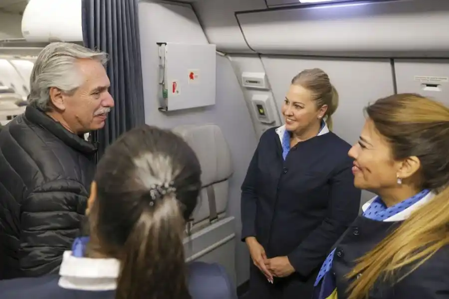 Alberto Fernández llega a Francia para participar del Foro de París sobre la Paz