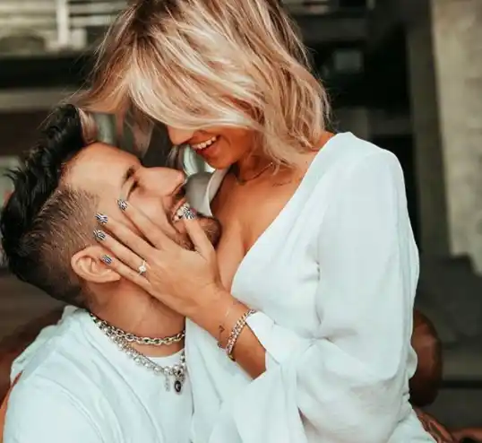 Con esta fotografía en Instagram Ricardo Montaner anunció el compromiso de Ricky.