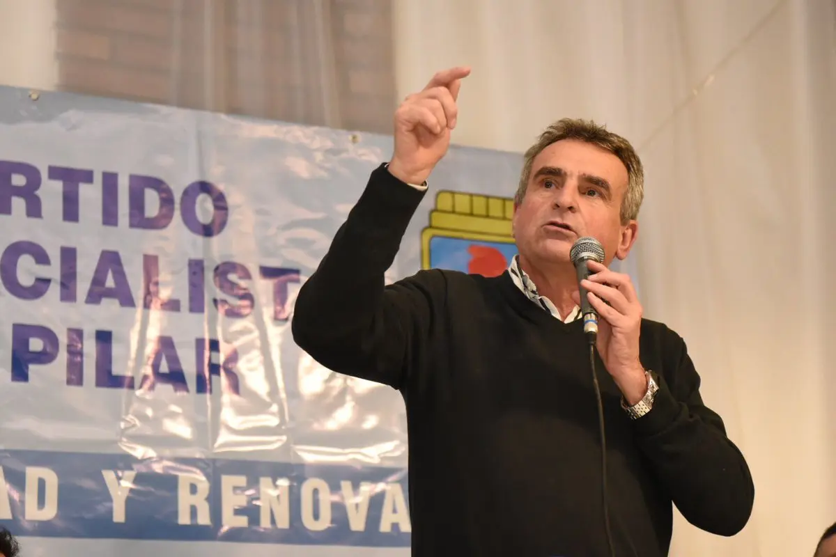 La Plata, San Miguel y Pilar, la recorrida de Agustín Rossi , que quiere ser candidato