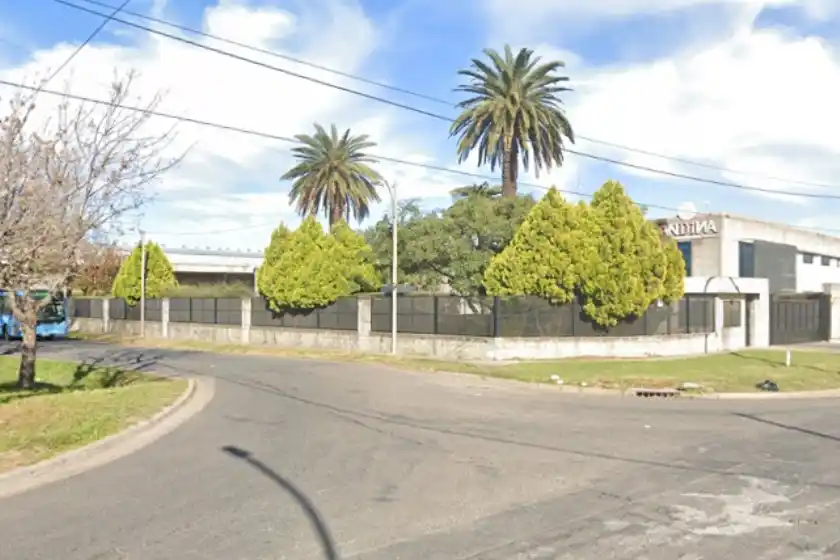 Balearon una distribuidora en zona sudoeste y dejaron una nota