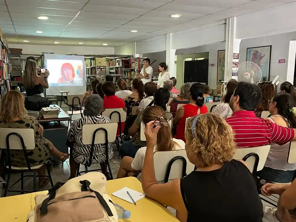 Se desarrolló la primera charla del ciclo “Salud Mental y Prevención del Suicidio” en barrio Iporá