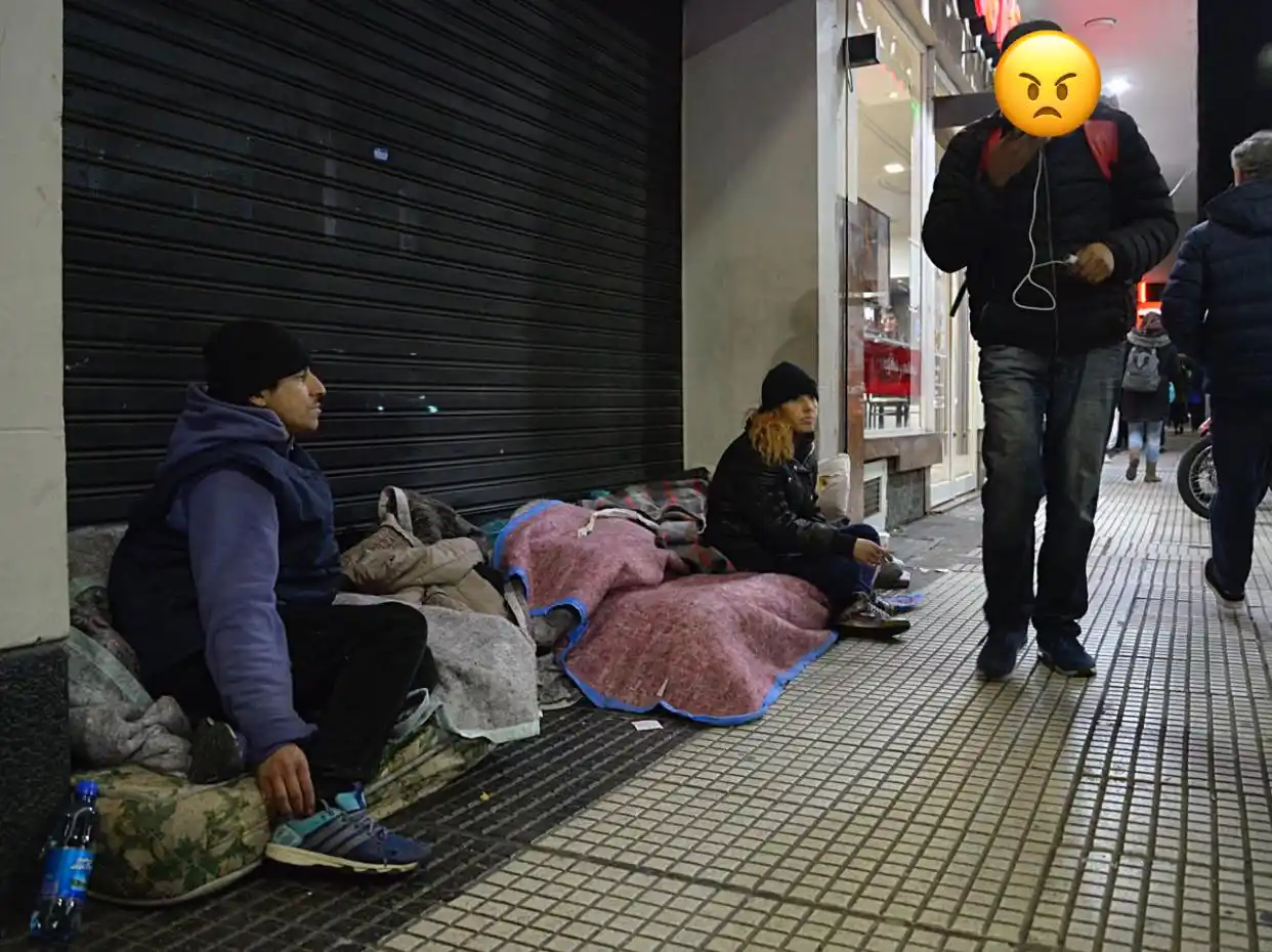 Vecinos del Conurbano piden ayuda para gente en situación de calle y denuncian: “Es todo marketing, no hay paradores”
