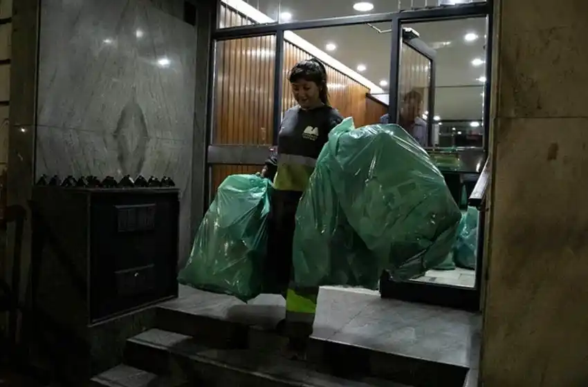 La cartonera que ganó en «¿Quién quiere ser millonario?» volvió a trabajar en la calle