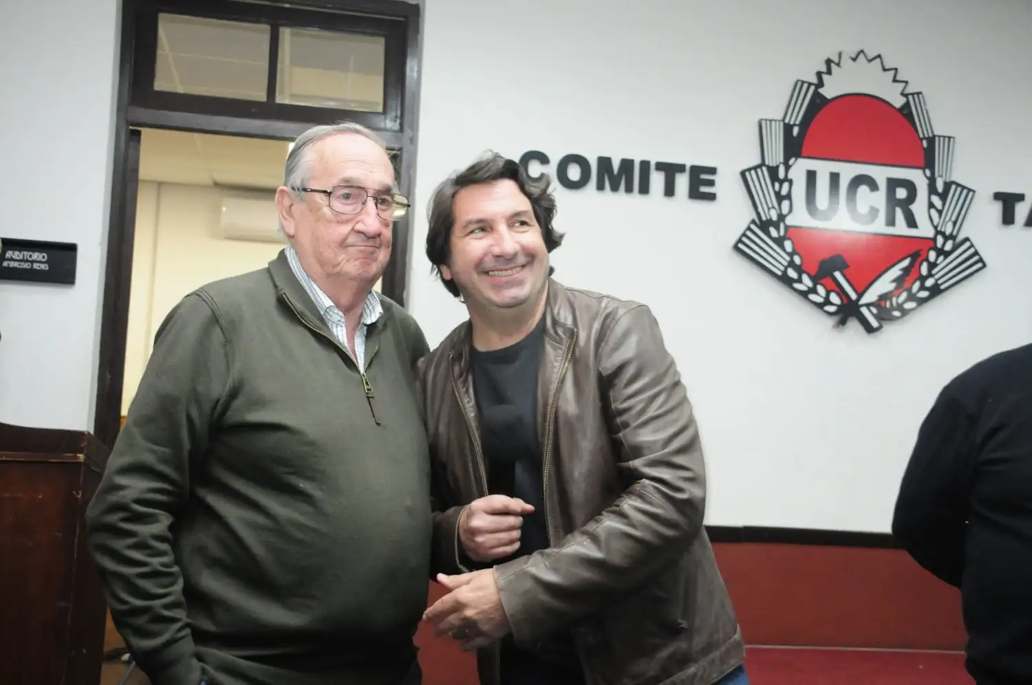 Lunghi y su candidato Salceda, reconociendo la derrota ante la militancia.