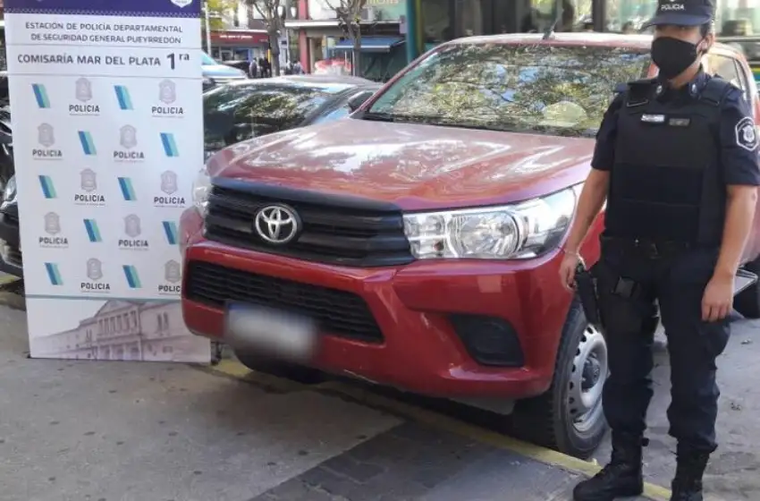 Circulaba con camioneta robada y cuando la atrapan se desvanece en la comisaria: la internaron