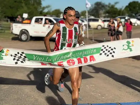 Luis Videla se corona en la maratón Larroque Corre 2025