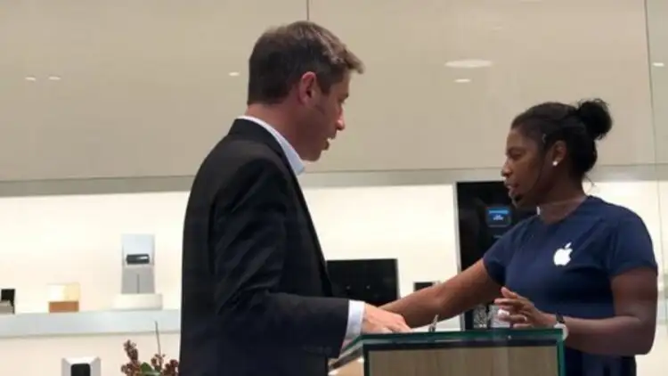 La viralización de la presencia de Kicillof en una tienda Apple hizo que se investigara la veracidad de la imagen.