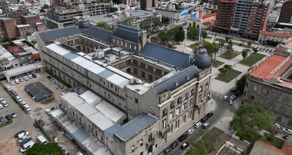 Los otros temas que alimentan el conflicto judicial son la demora en la firma de decretos de nombramientos y ascensos, y lo que consideran un ataque a la independencia del Poder Judicial.