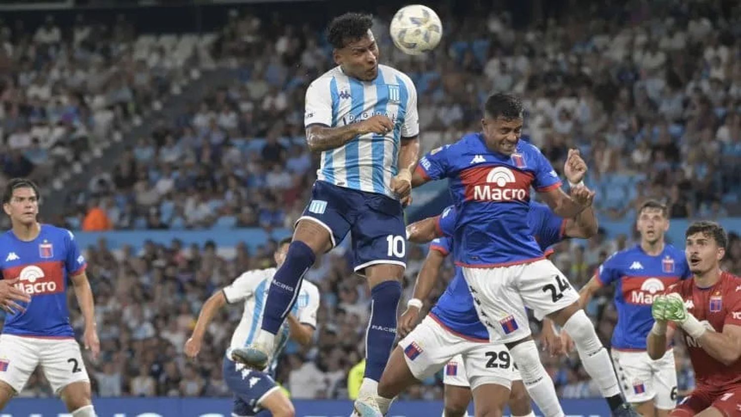 Racing se recuperó del traspié en el debut y goleó 3-0 a Tigre