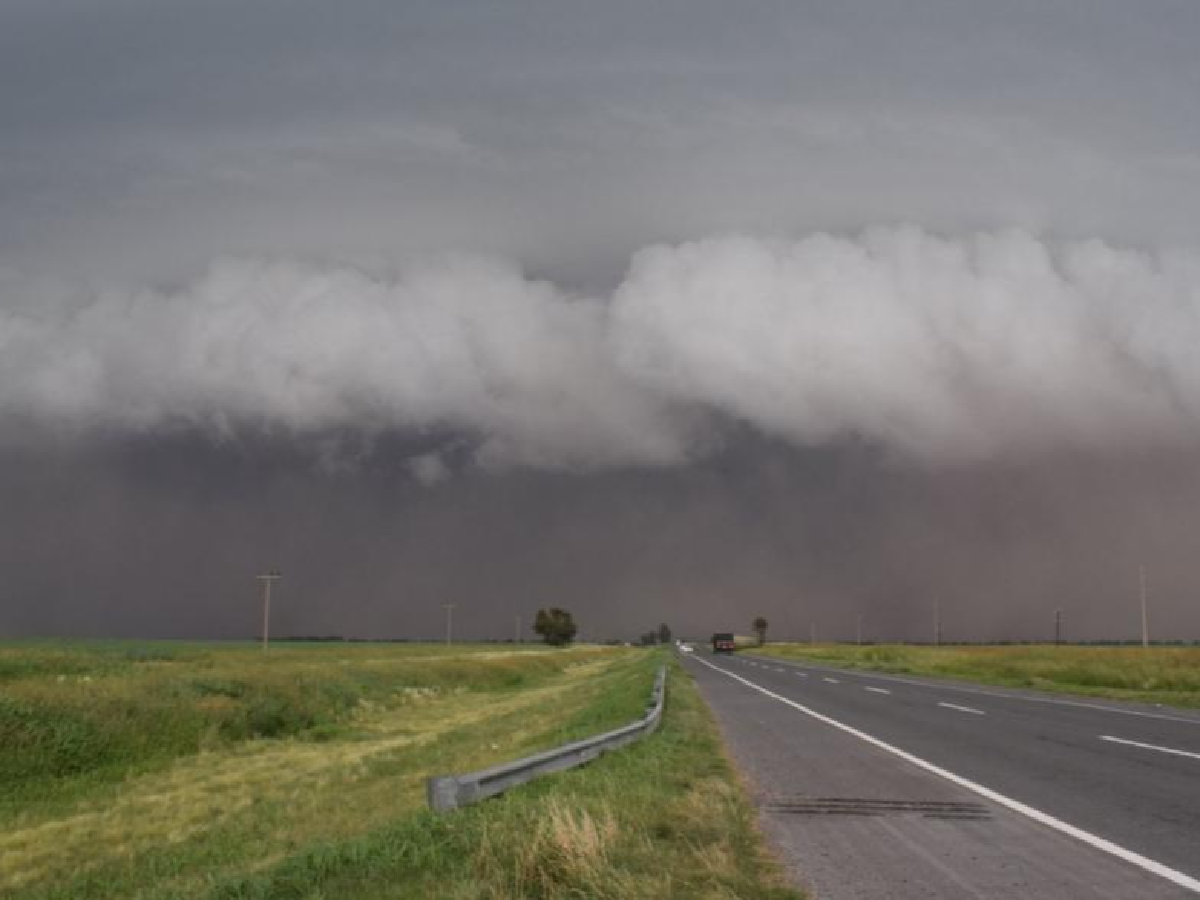 Comenzó a llover en el sur de Córdoba y se mantiene la alerta por tormentas y vientos fuertes