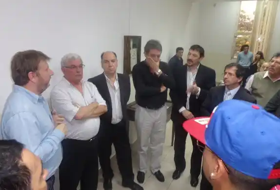 Crimen del "Pocho" Morales: Concejales de Vicente López recibieron a los hinchas de Colegiales