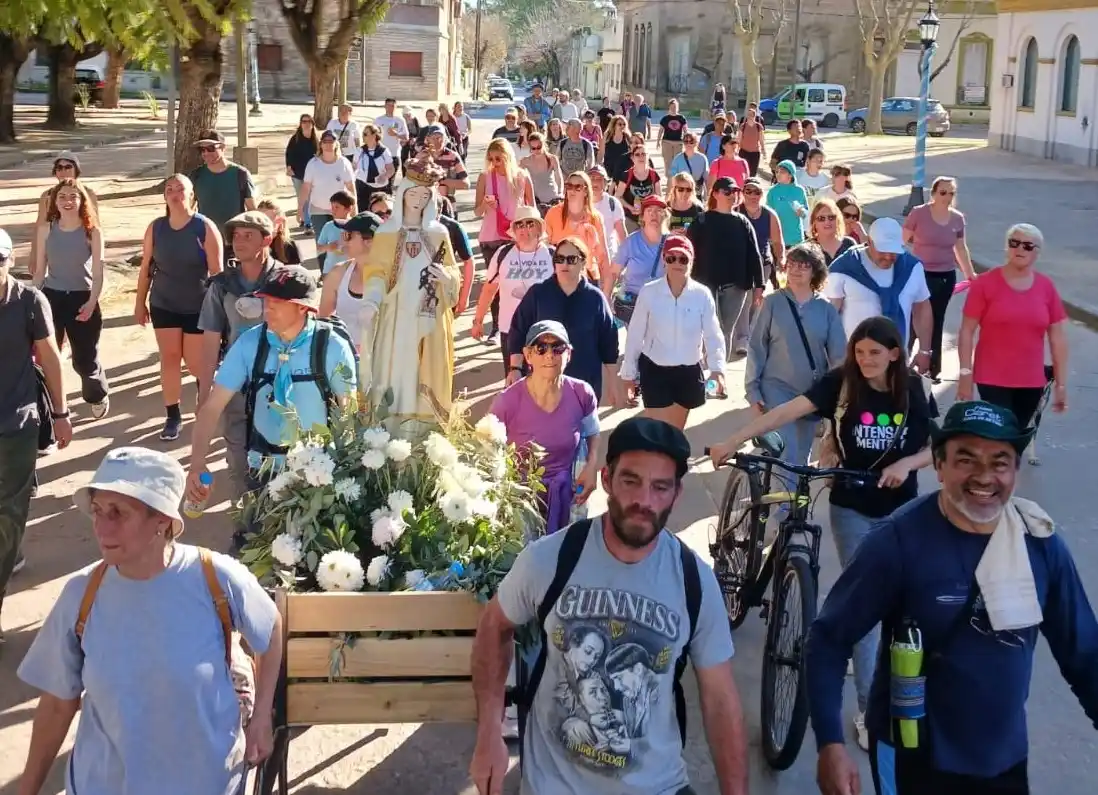 La comunidad de Chascomús se une en la 8ª Peregrinación alrededor de la laguna para pedir por una ciudad libre de adicciones
