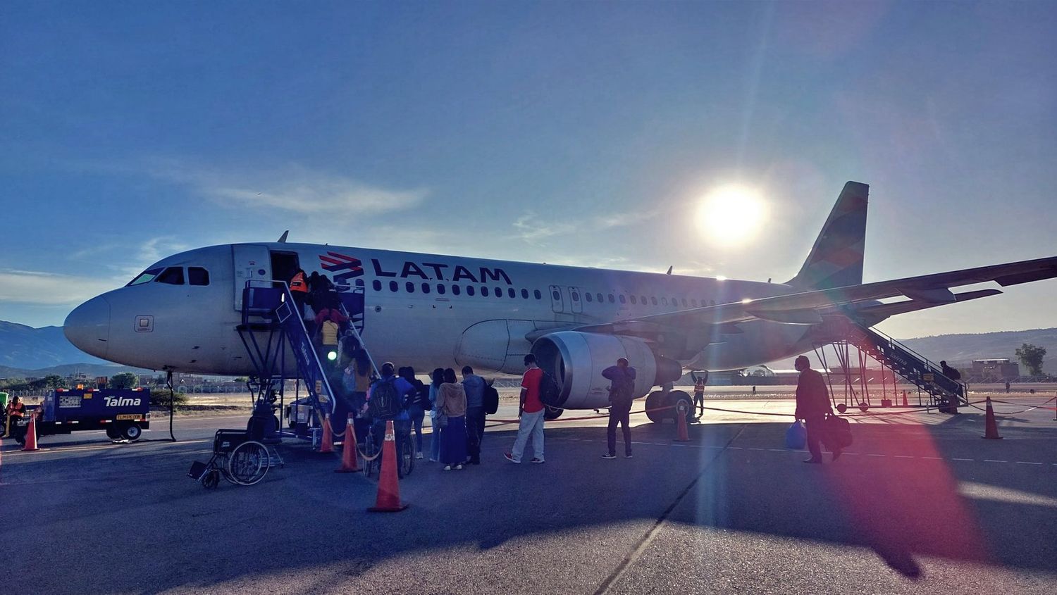 Perú: tras los incidentes se reanudaron los vuelos en el aeropuerto de Ayacucho