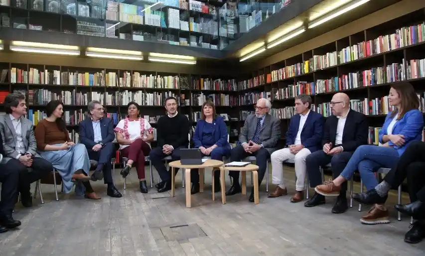 Bullrich presentó a su consejo de asesores, con Santiago Kovadloff a la cabeza