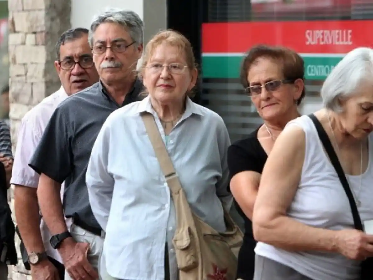 El 45% de los jubilados no usa el cajero y 1 de cada 3 no tiene quien lo ayude