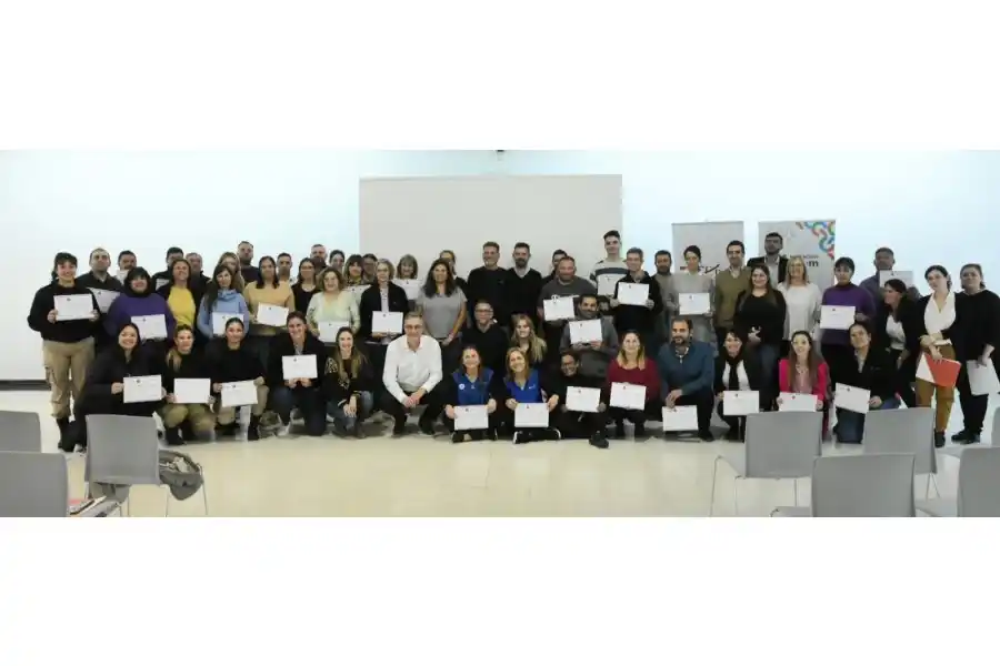 Entrega de certificados del programa de Formación para Aspirantes a Mandos Medios