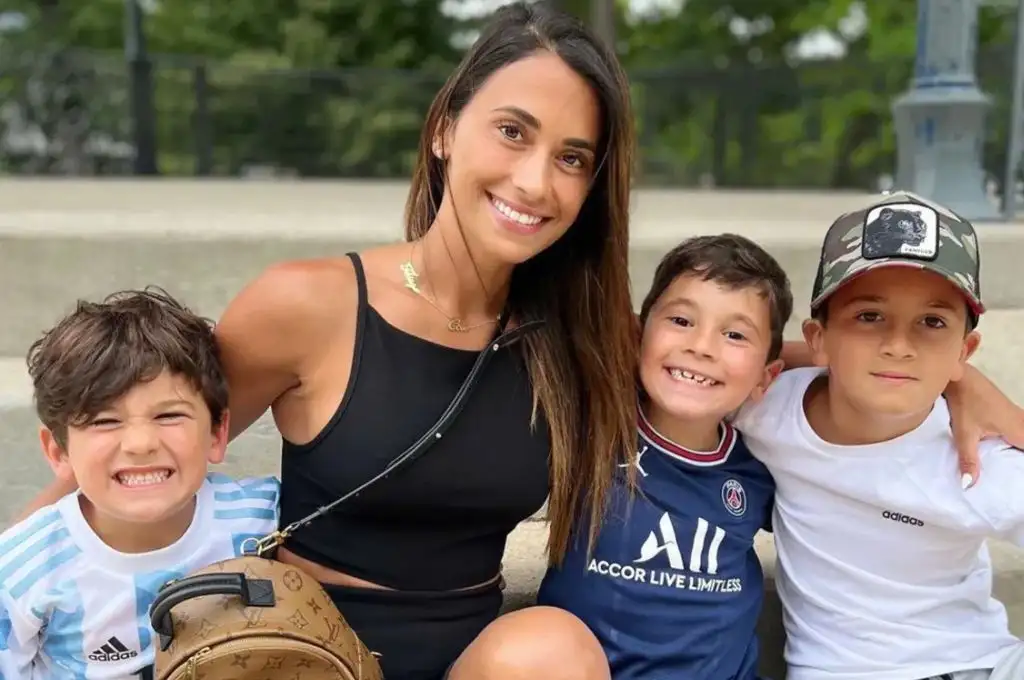 A pura música, Antonela Roccuzzo mostró en video cómo se prepara para viajar a Qatar