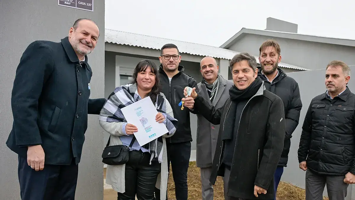 Axel Kicillof entregó 44 viviendas en Bahía Blanca,