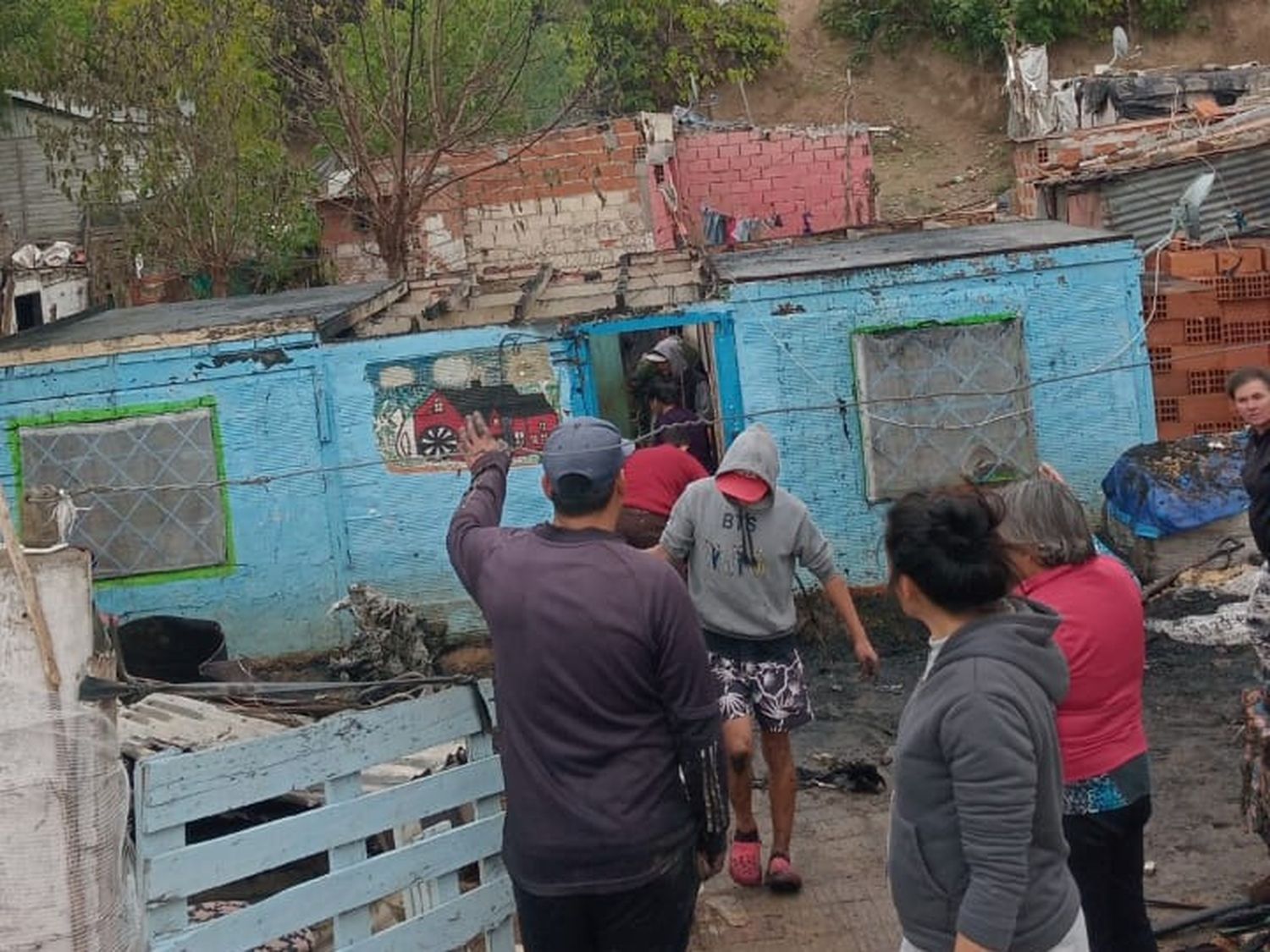 Incendio en Bajo Cementerio: “Estoy pidiendo a la comunidad que me ayude a armar mi casa, porque se me quemó todo”