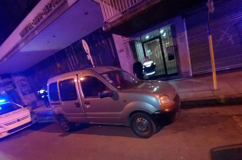 Robó herramientas de una camioneta estacionada en pleno centro