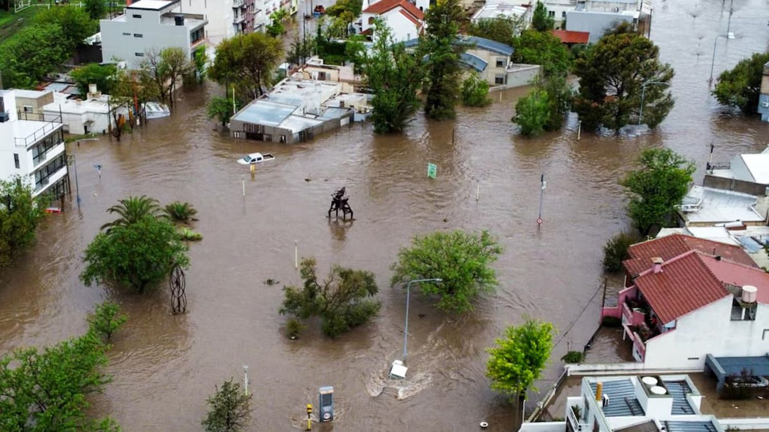 Ascienden a 16 los muertos por el temporal en Bahía Blanca