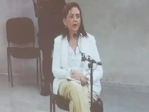 Adriana Moralez, una de las once imputadas, al declarar ante el tribunal.