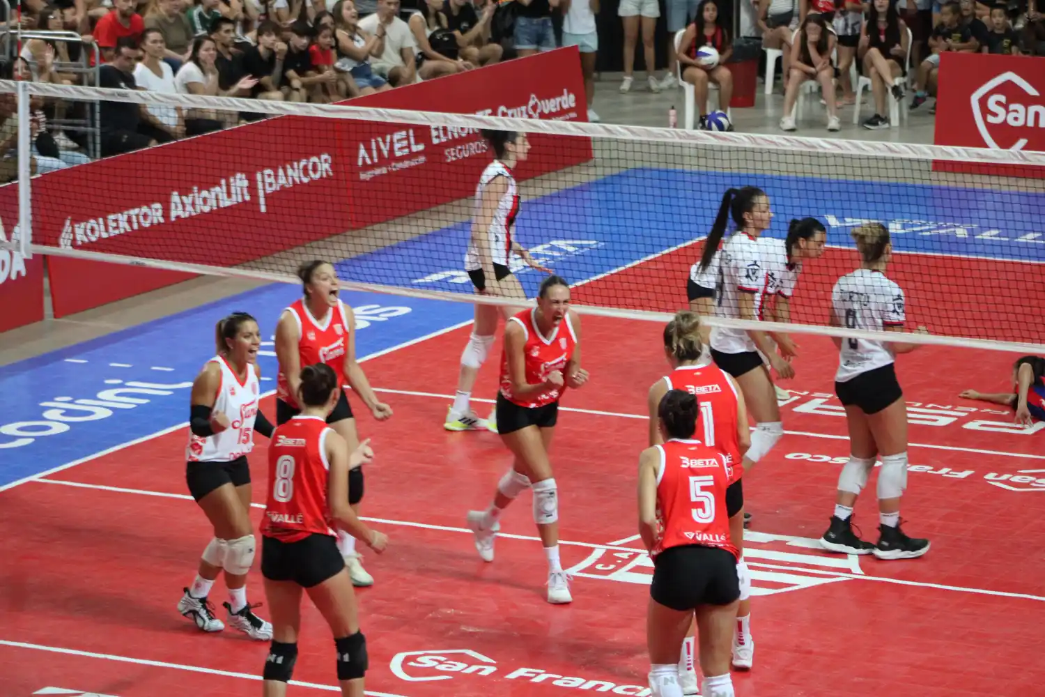 Victoria de San Isidro en el Superdomo.