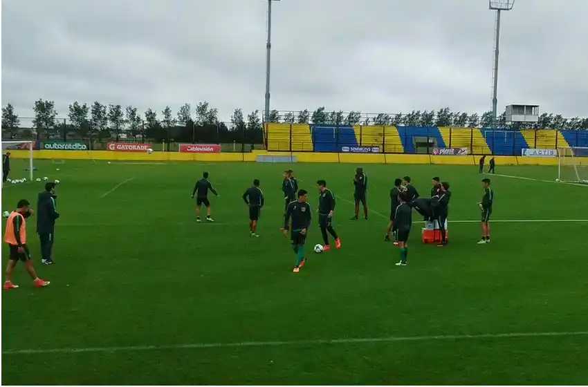 Equipo alternativo para recibir al Decano