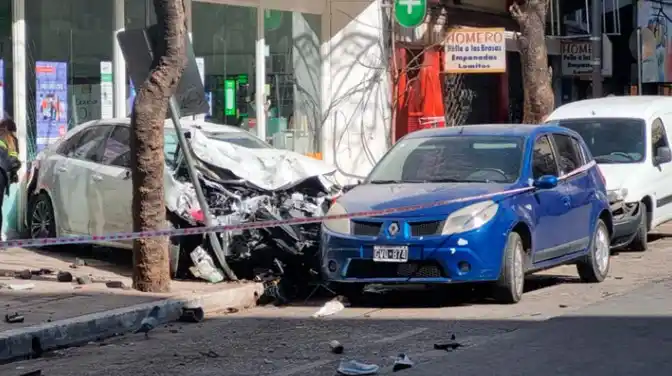 El Corolla recorrió 300 metros a toda velocidad.