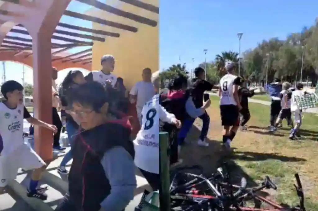 En las imágenes se puede observar a los adolescentes golpeándose.