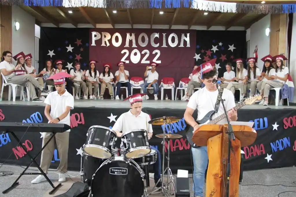 Los primeros egresados de la Escuela 10