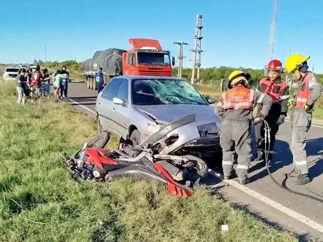 Accidente de tránsito entre un auto y una moto